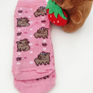 Meia Infantil Capivara com chaveiro.